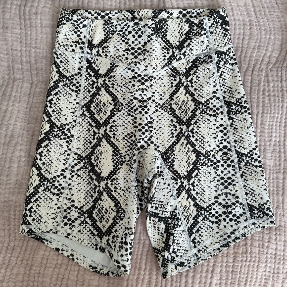 Balance/Vitality Rider Short - Picture 3 of 5